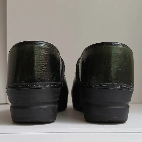 Sanita Danish Green Pebbled Closed Slip On Clogs Discontinued Color Sz 38 US 7.5