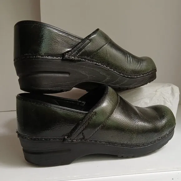 Sanita Danish Green Pebbled Closed Slip On Clogs Discontinued Color Sz 38 US 7.5