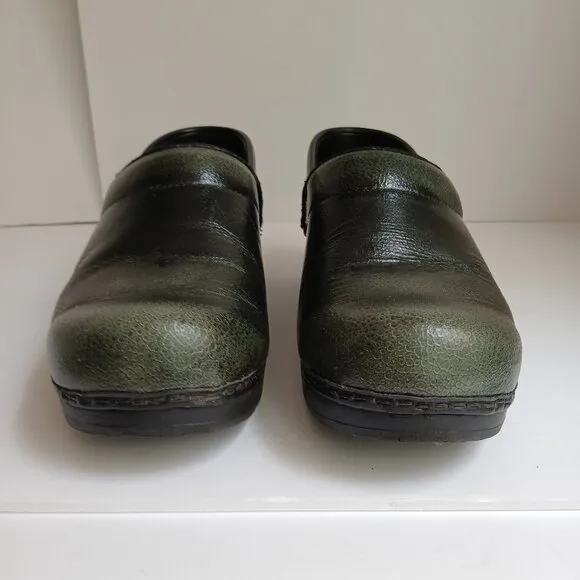 Sanita Danish Green Pebbled Closed Slip On Clogs Discontinued Color Sz 38 US 7.5