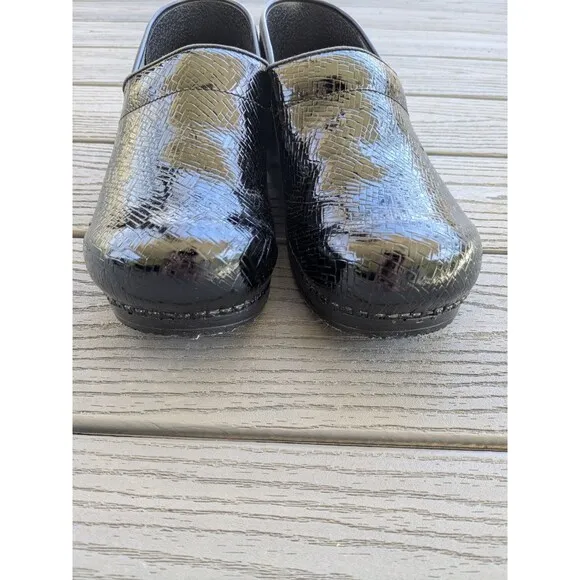 Sanita Danish Signature Medical Professional Clog EU sz 43 Black Patent Croc EUC