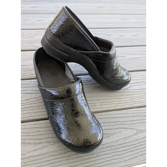 Sanita Danish Signature Medical Professional Clog EU sz 43 Black Patent Croc EUC