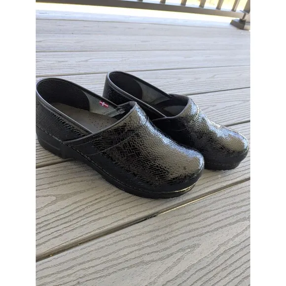 Sanita Danish Signature Medical Professional Clog EU sz 43 Black Patent Croc EUC
