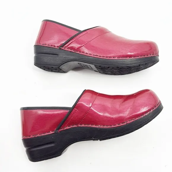 Sanita Red Patent Leather Clogs size 41 10.5- 11