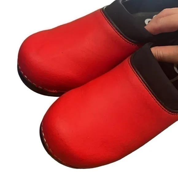Sanita‎ Ryland Red Leather Clogs