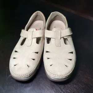 SAS Beige Suede Walking Shoes. Size 9W. Minor wear.