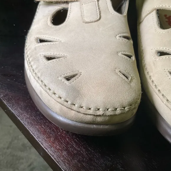 SAS Beige Suede Walking Shoes. Size 9W. Minor wear.