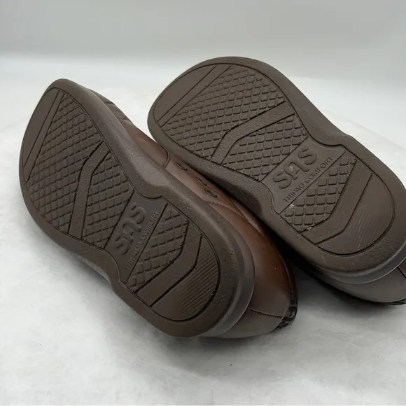 SAS Brown Leather Oxfords with Broguing Size 8.5 M