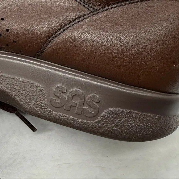 SAS Brown Leather Oxfords with Broguing Size 8.5 M
