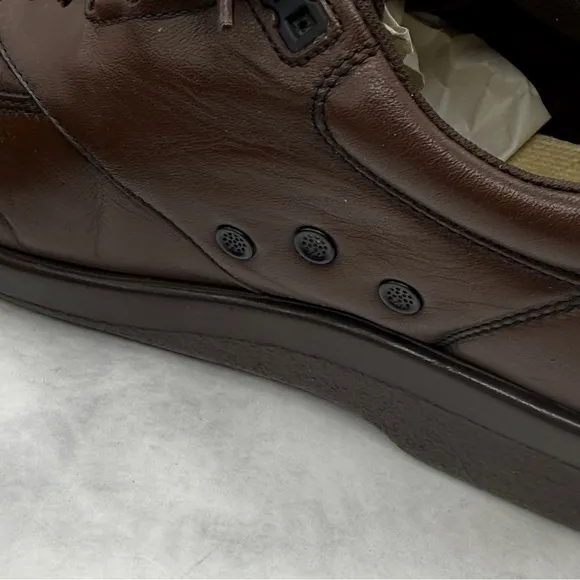 SAS Brown Leather Oxfords with Broguing Size 8.5 M