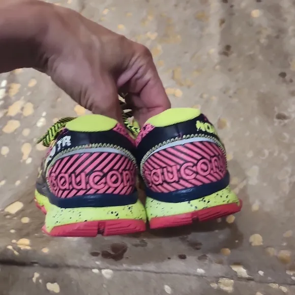Saucony Pink and Green Athletic Shoes Lightweight Mesh