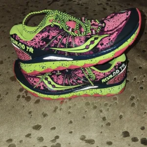 Saucony Pink and Green Athletic Shoes Lightweight Mesh