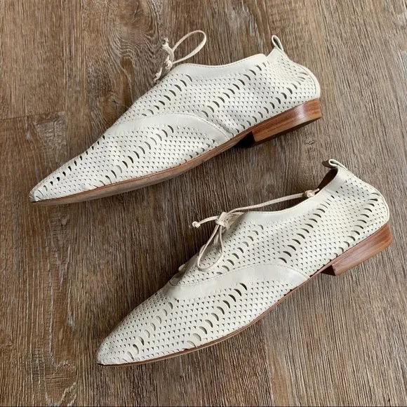 SCHUTZ White Leather Perforated Lace Up Lace Oxfords 9