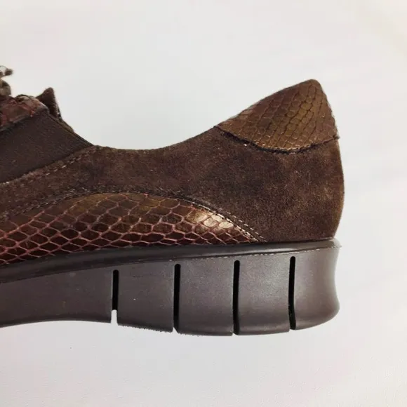 Sesto Meucci Womens Narrow Caren Sneaker Brown Suede Snake Print size 9N