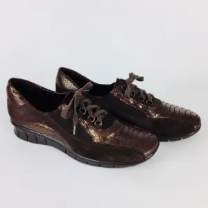 Sesto Meucci Womens Narrow Caren Sneaker Brown Suede Snake Print size 9N