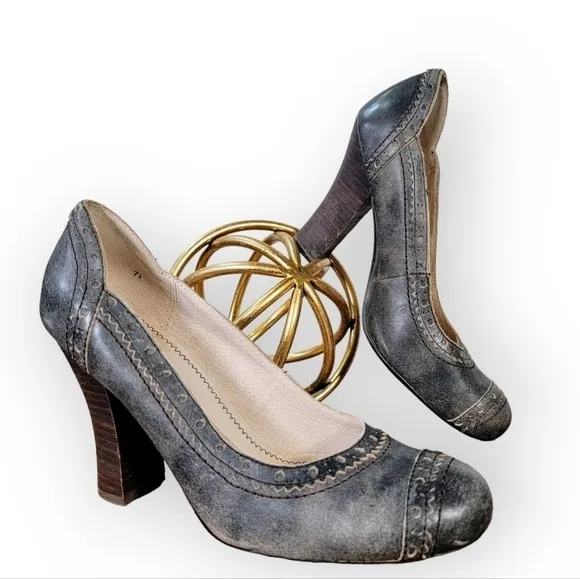 Seychelles Vintage Style Distressed Retro Leather and Wood heels Size 7.5