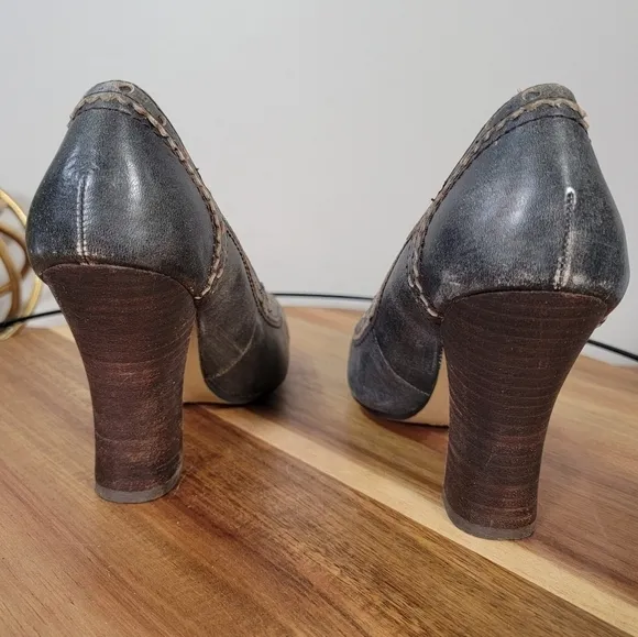 Seychelles Vintage Style Distressed Retro Leather and Wood heels Size 7.5