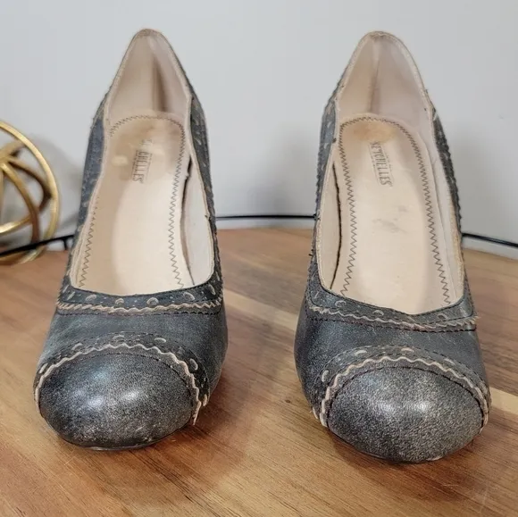 Seychelles Vintage Style Distressed Retro Leather and Wood heels Size 7.5