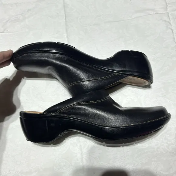 Söfft Black Leather Clogs size 10 guc mule slip on style