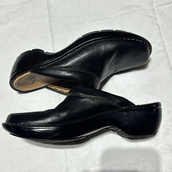 Söfft Black Leather Clogs size 10 guc mule slip on style