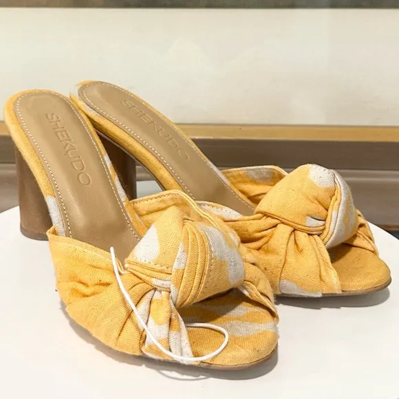 🌸SHEKUDO🌸 Billy Button Slide Sandal Yellow Size: 38