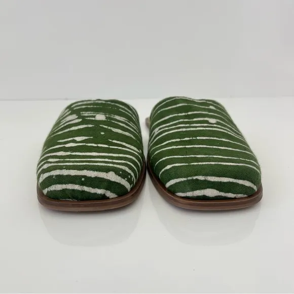 SHEKUDO Hand Painted Canvas Slip On Mule in Green/White NEW