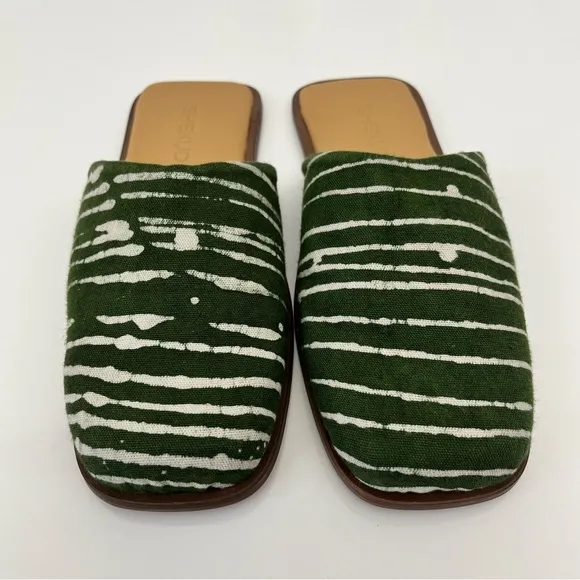 SHEKUDO Hand Painted Canvas Slip On Mule in Green/White NEW