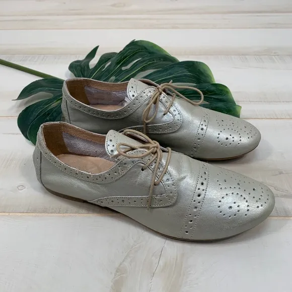 Sheridan Mia Praha Silver Leather Tie Oxfords 39