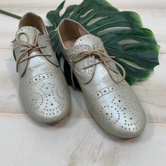 Sheridan Mia Praha Silver Leather Tie Oxfords 39