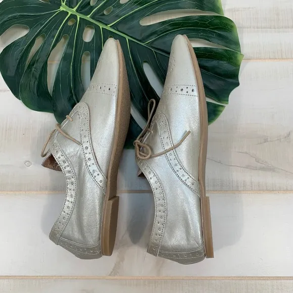 Sheridan Mia Praha Silver Leather Tie Oxfords 39