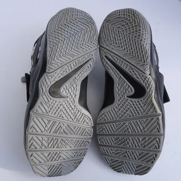 SIZE 13.5 C. NIKE Team Hustle 08 boy's leather running sneakers shoes.