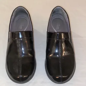 Size 38 Dansko clogs with‎ minimal use. Shiny black exterior