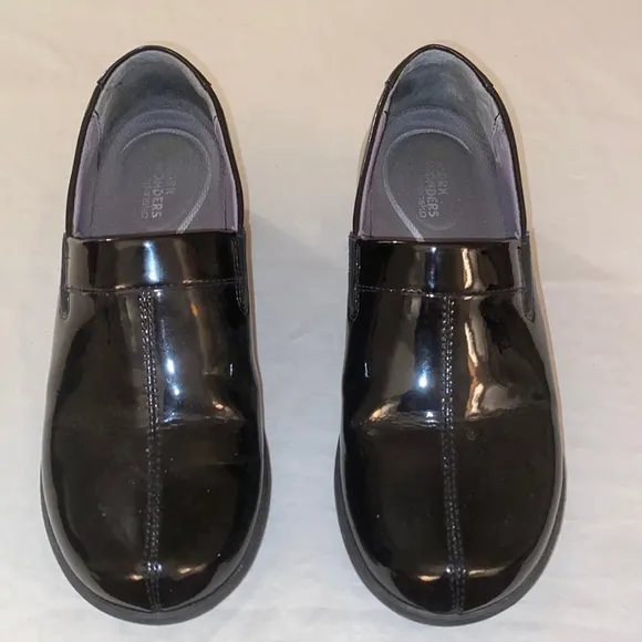 Size 38 Dansko clogs with‎ minimal use. Shiny black exterior
