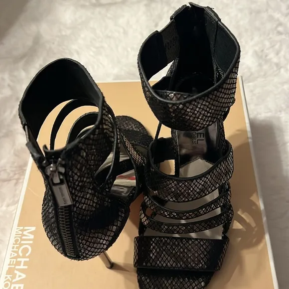 Size 7, SHILOH OPEN TOE MICHAEL KORS METALLIC LEATHER OPEN TOE HEELS.. NEW!