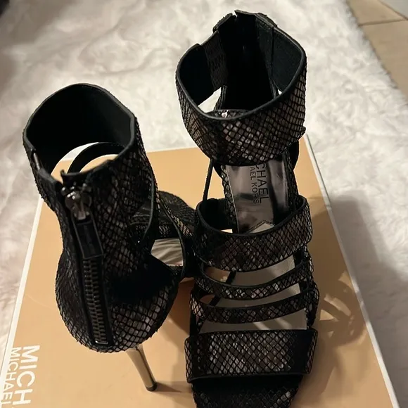 Size 7, SHILOH OPEN TOE MICHAEL KORS METALLIC LEATHER OPEN TOE HEELS.. NEW!