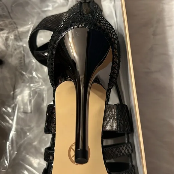 Size 7, SHILOH OPEN TOE MICHAEL KORS METALLIC LEATHER OPEN TOE HEELS.. NEW!