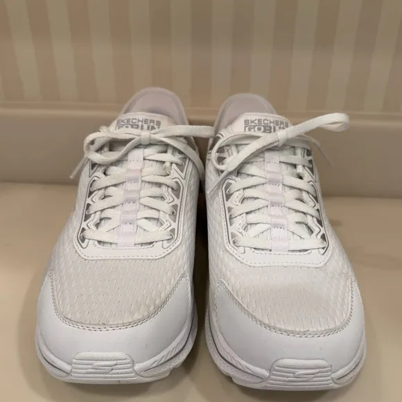 Skechers Hands Free Slip Ins  Go Run Consistent 2.0 Sneakers 128615W Size 7.5