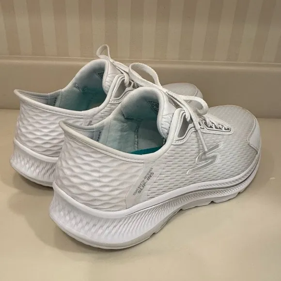 Skechers Hands Free Slip Ins  Go Run Consistent 2.0 Sneakers 128615W Size 7.5
