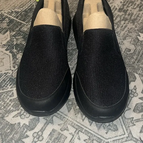Skechers men’s GOwalk Max Clinched slip on shoes Size 12 Extra Wide