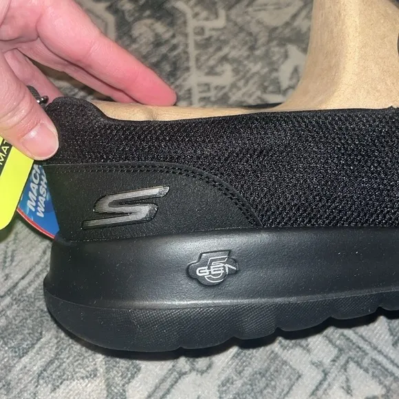 Skechers men’s GOwalk Max Clinched slip on shoes Size 12 Extra Wide