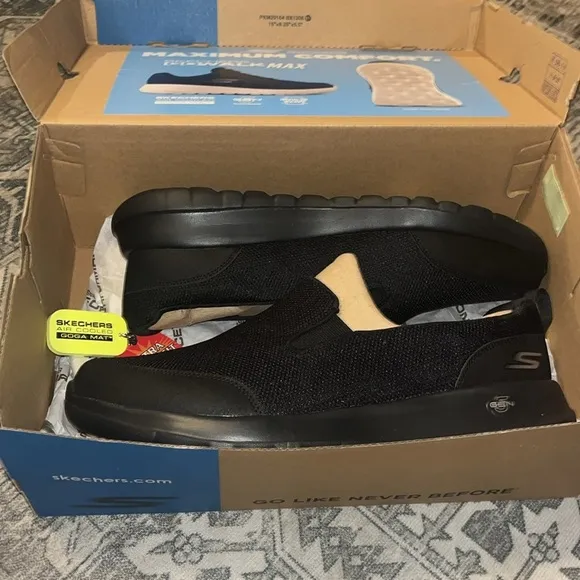 Skechers men’s GOwalk Max Clinched slip on shoes Size 12 Extra Wide