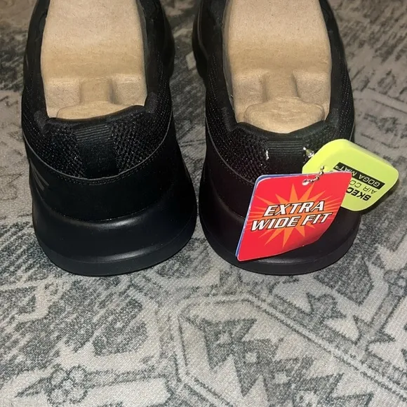 Skechers men’s GOwalk Max Clinched slip on shoes Size 12 Extra Wide