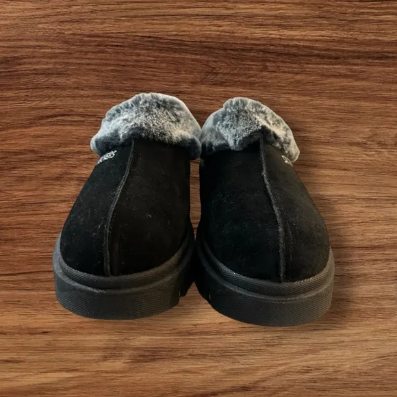 Skechers Slip On Faux Fur Lining Slide Clogs for Women, Size 9…Black &amp; Gray.