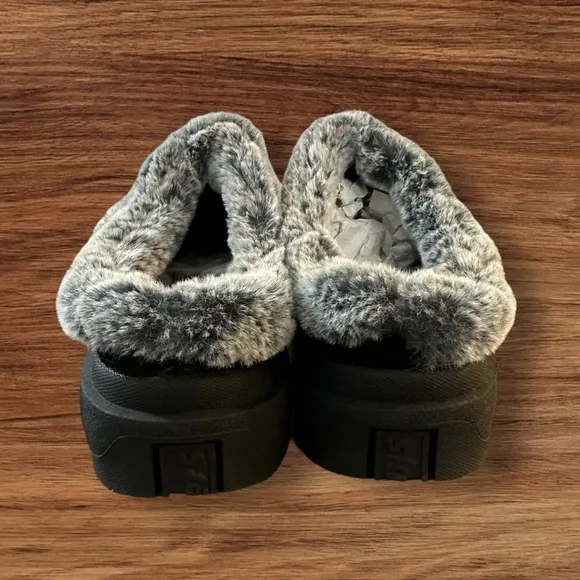 Skechers Slip On Faux Fur Lining Slide Clogs for Women, Size 9…Black &amp; Gray.