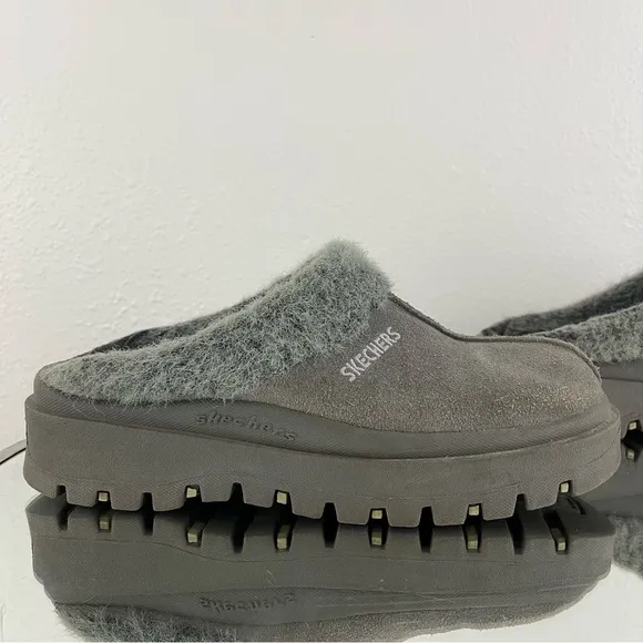 SKECHERS Vintage Y2K Grey Faux Fur Chunky Platform Lug Sole Cozy Clog Slides