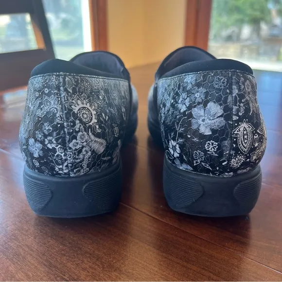 Softwalk Black Floral Meredith Work Clogs 9.5 Wide