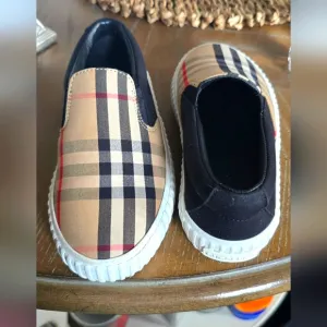 SOLD Burberry canvas unixe
