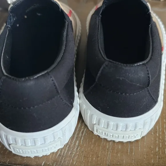 SOLD Burberry canvas unixe