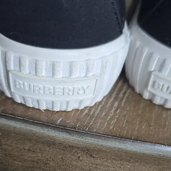 SOLD Burberry canvas unixe