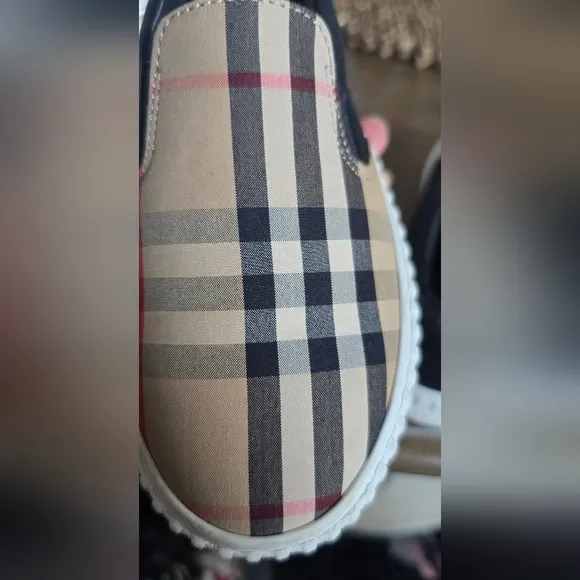 SOLD Burberry canvas unixe
