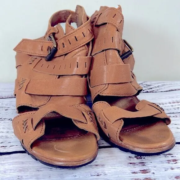 Sorel Women's Nadia Buckle Open Toe Leather Wedge Sandal size 9.5